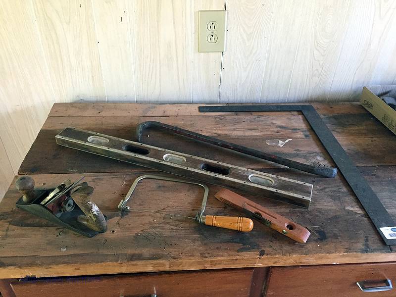 lot 142 image: Hand tools