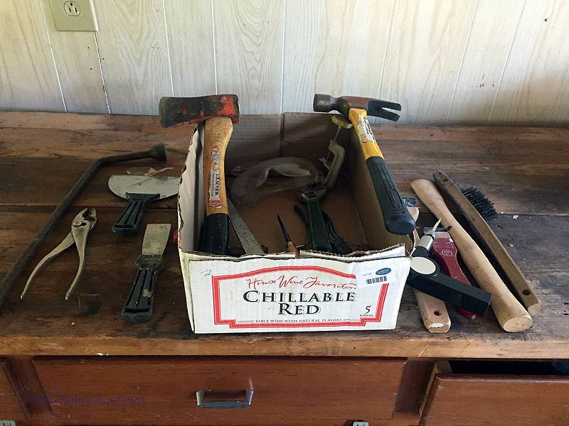 lot 144 image: Box of tools 2