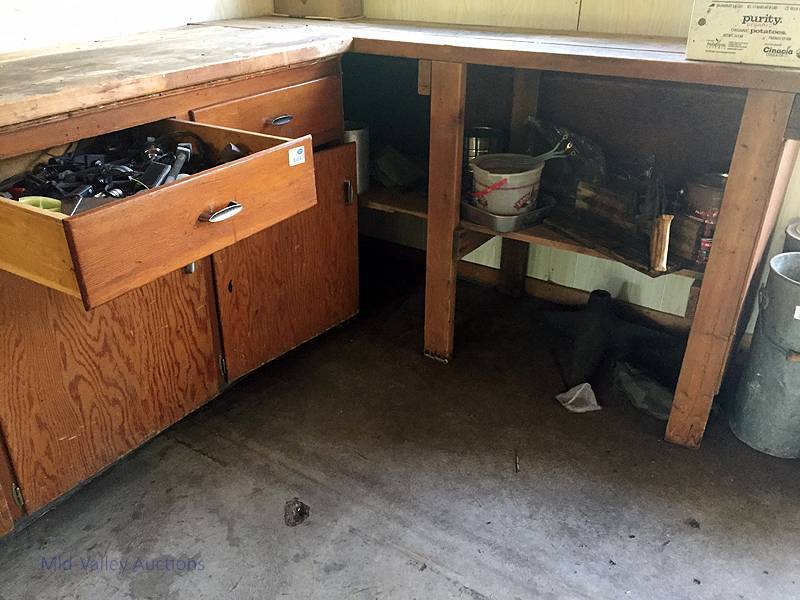 lot 146 image: Everything in drawer