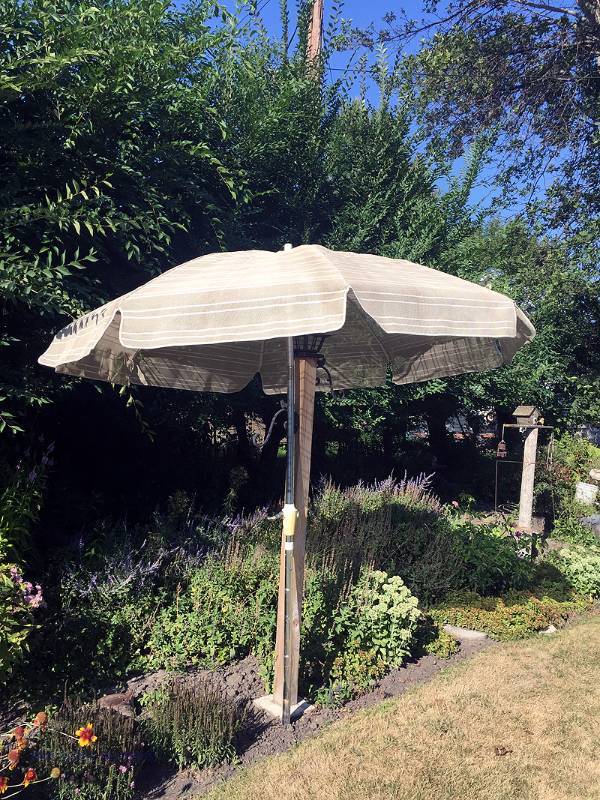 lot 156 image: Patio umbrella