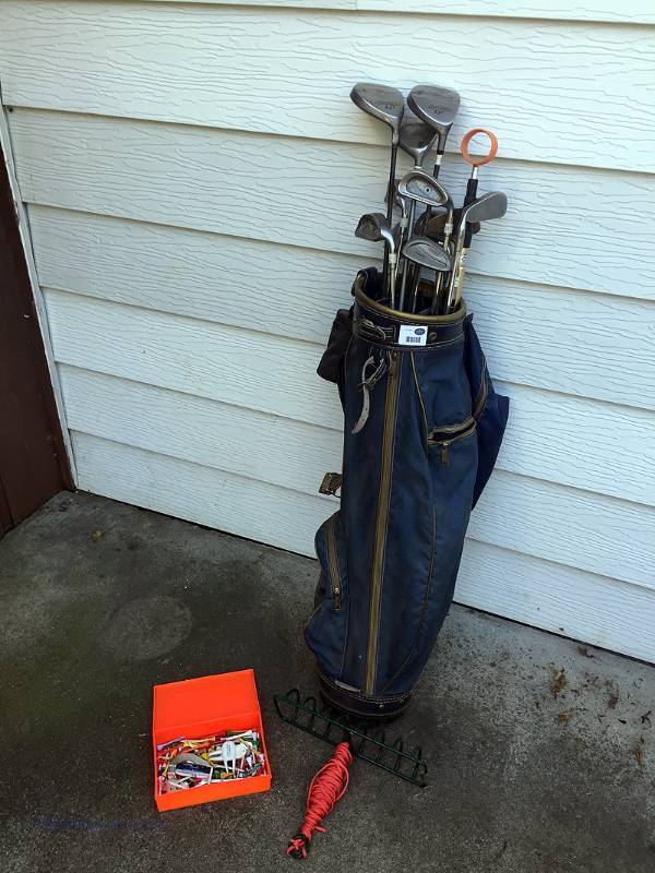 lot 164 image: Golf clubs