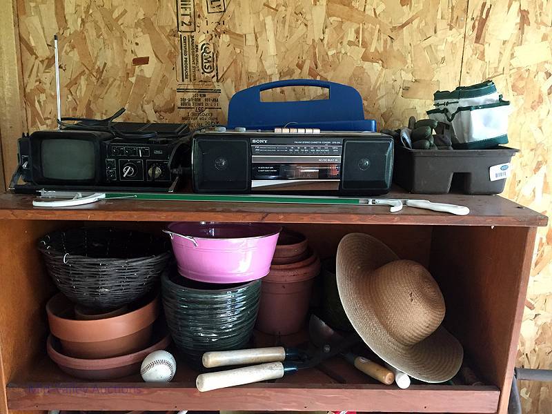 lot 172 image: Electronics, Garden supplies