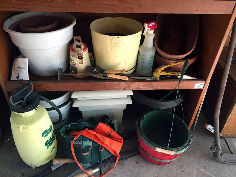 lot 173 image: Garden supplies & shelving unit