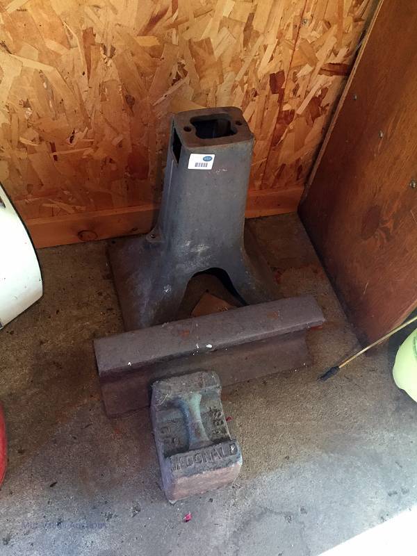 lot 177 image: Shop weights