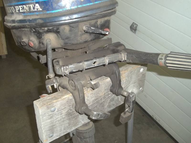 Volvo Penta 200 Outboard Motor for parts, Stand NOT Included Advanced