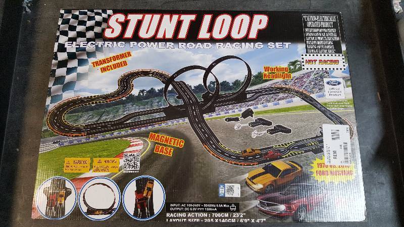 Golden Bright Stunt Loop 32-Pc. Racetrack Set - Black