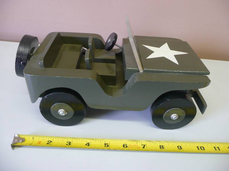 lot 19 image: Vintage Hand Made Folk Art Military Jeep - Wood - Nice - See Pictures