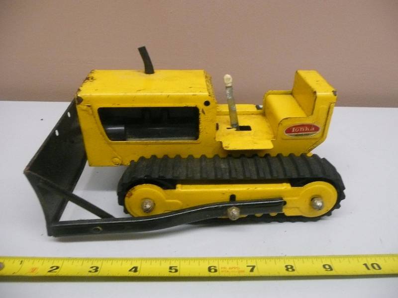 lot 44 image: ANTIQUE TONKA YELLOW BULLDOZER - SEE PICTURES