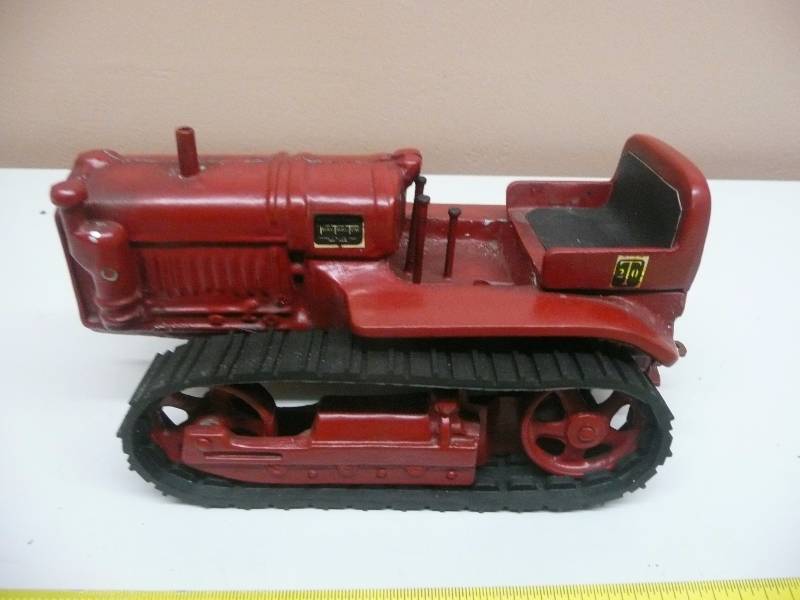 lot 47 image: Heavy Cast McCormick-Deering T20 Tractor Crawler Central Hawkeye 1992 Cast Iron HTF - See Pictures