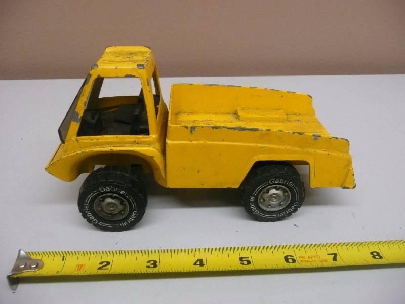 lot 55 image: 1975 Gabriel Pressed Steel Toy Truck Yellow Made in Lancaster PA - See Pictures