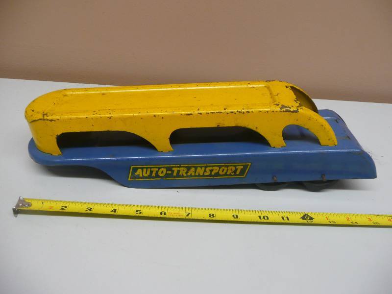 lot 57 image: Vintage Wyandotte Auto Transport Pressed Steel Car Hauler Trailer