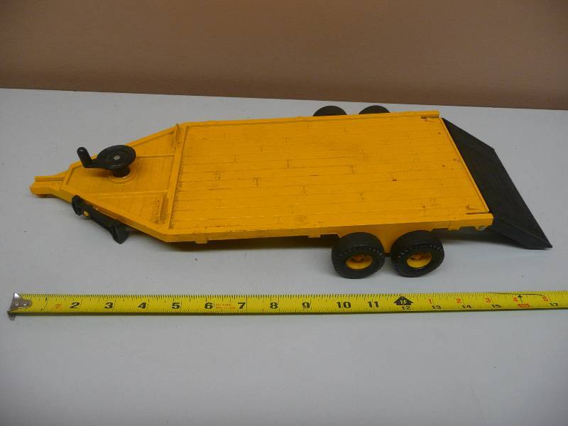 lot 58 image: Vintage Large Ertl Machinery Trailer - See Pictures