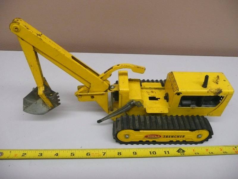 lot 60 image: Vintage Tonka Trencher - See Pictures
