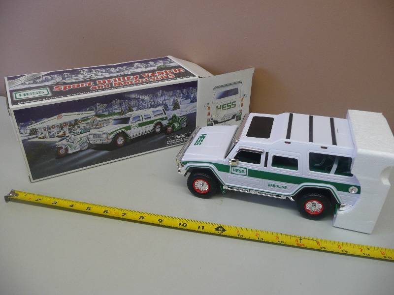 lot 91 image: HESS - SPORT UTILITY VEHICLE & MOTORCYCLE - STILL IN BOX - SEE PICTURES