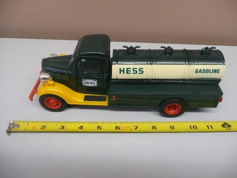 lot 103 image: VINTAGE HESS - GASOLINE TRUCK - SEE PICTURES
