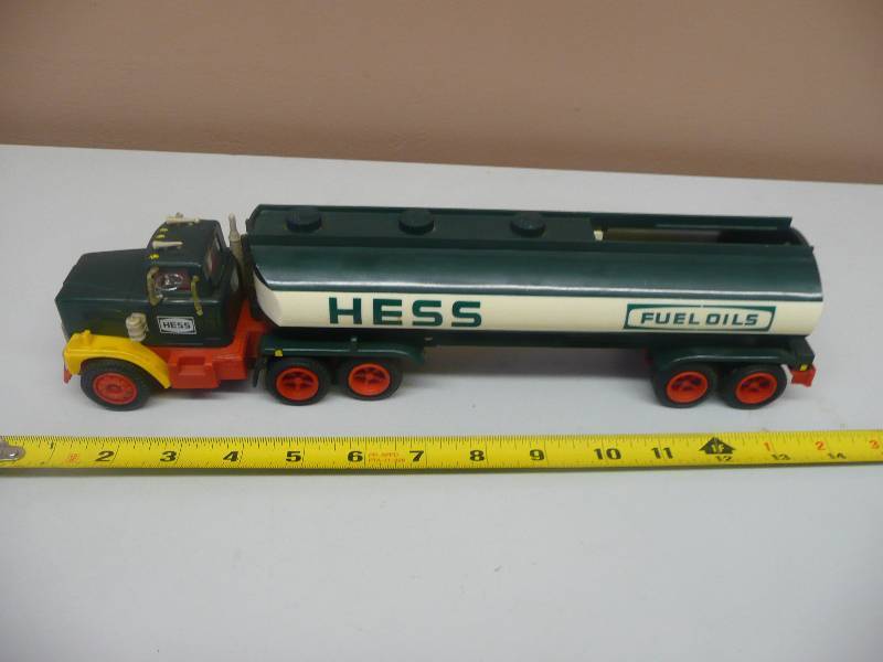 lot 105 image: VINTAGE HESS - FUEL OILS SEMI - SEE PICTURES