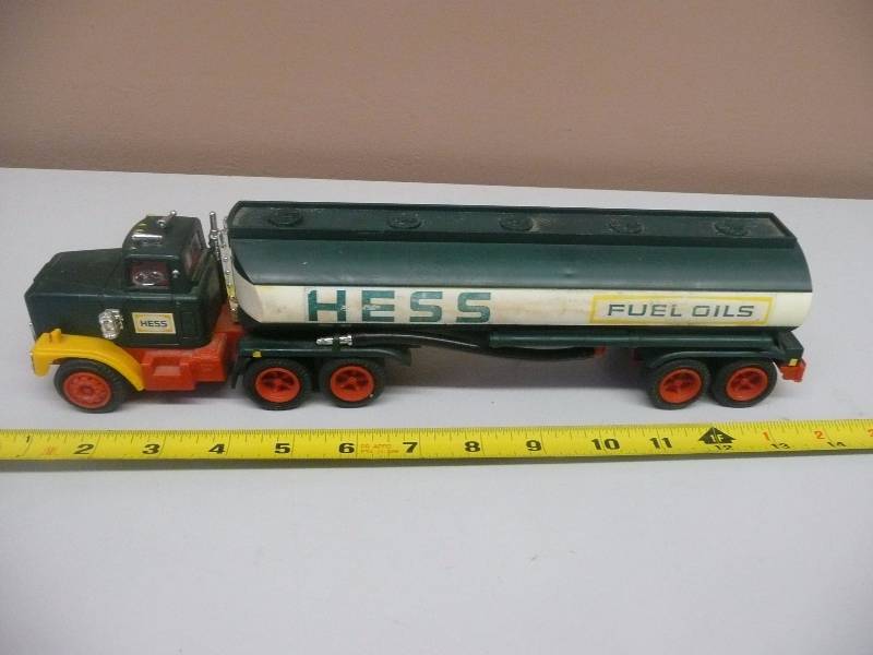 lot 106 image: VINTAGE HESS - FUEL OILS SEMI - SEE PICTURES