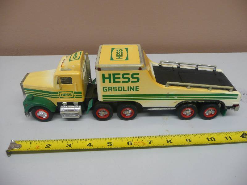 lot 107 image: VINTAGE HESS - HESS GASOLINE SEMI - SEE PICTURES