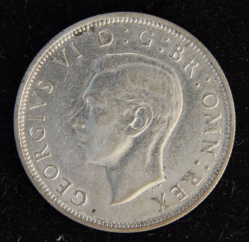 1942 GREAT BRITAIN HALF CROWN AU (50% SILVER - 14.13 GRAMS)