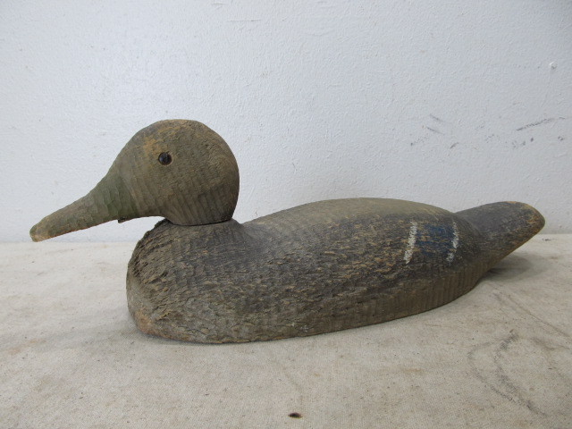 lot 15 image: Vintage Carved Wood Duck Decoy