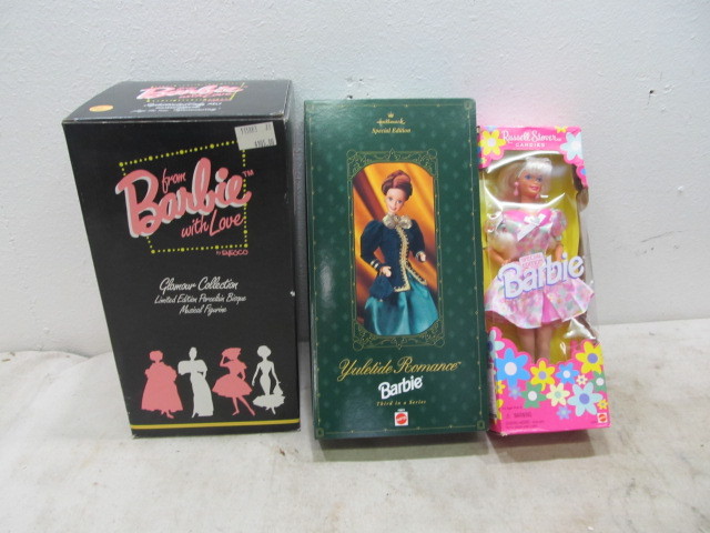 lot 20 image: 3 MINT IN BOX Barbies