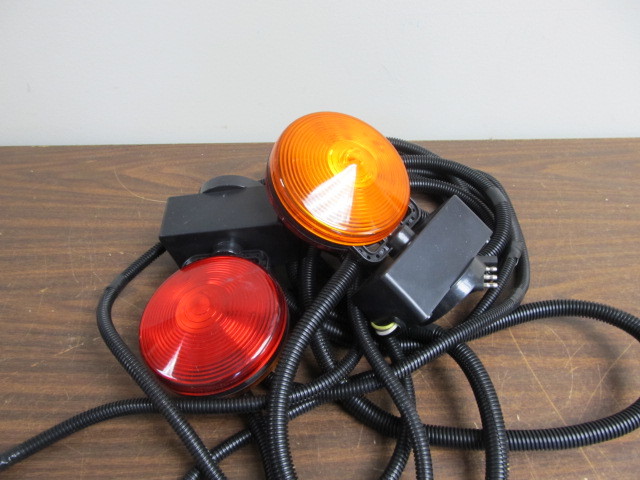 lot 32 image: Detachable Trailer Light Set