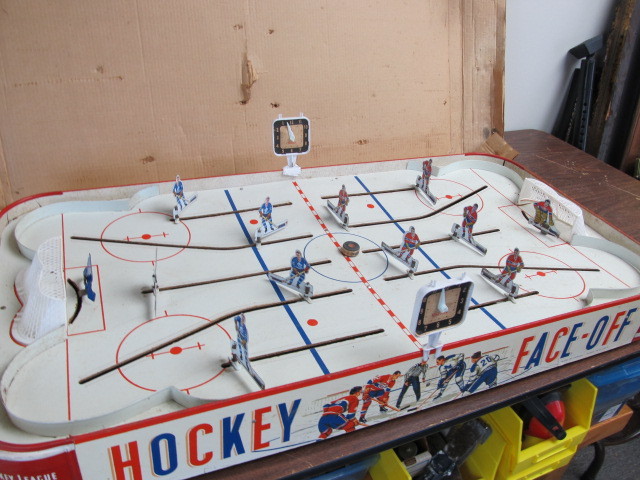 lot 37 image: Vintage Eagle NHL Face-Off Tabletop Hockey Game