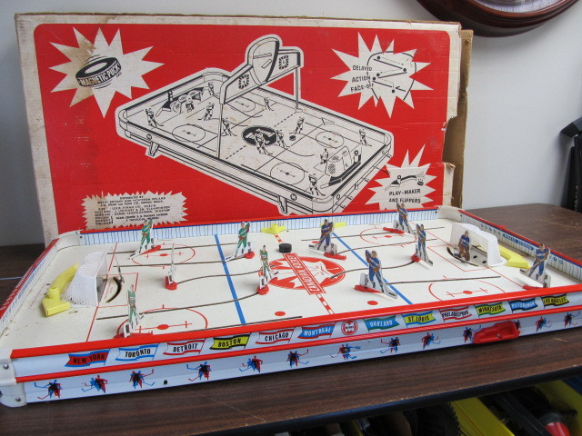 lot 38 image: Vintage Munro Tabletop Hockey Game