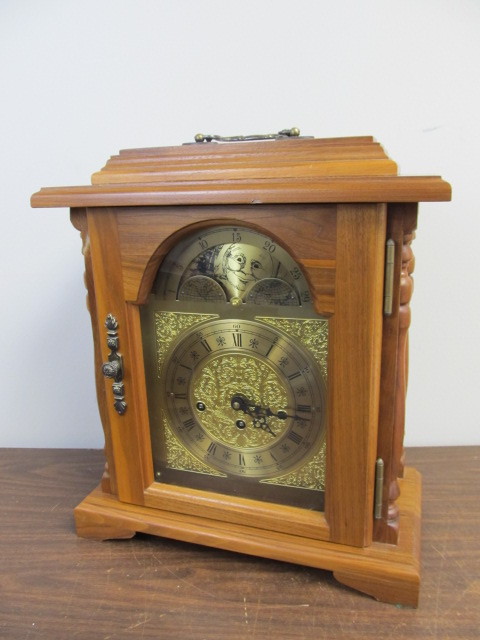 lot 56 image: NICE Vintage Maple Franz&nbspHermle Mantel Clock