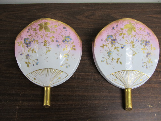 lot 63 image: Pair of 1920s Matching Porcelain Wall Pockets