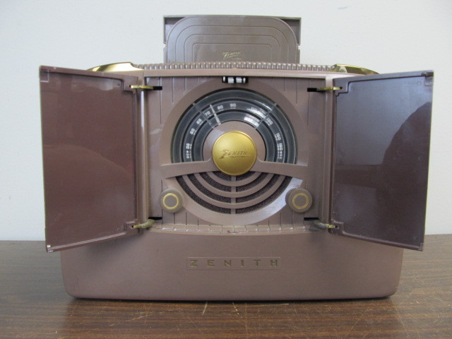 lot 76 image: WORKING Vintage 1948 Zenith Pop-Open Radio