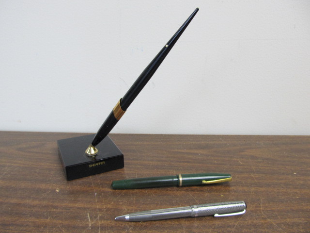 lot 77 image: 2 Vintage Fountain Pens (1 w14k nib) & Esterbrook Mechanical Pencil