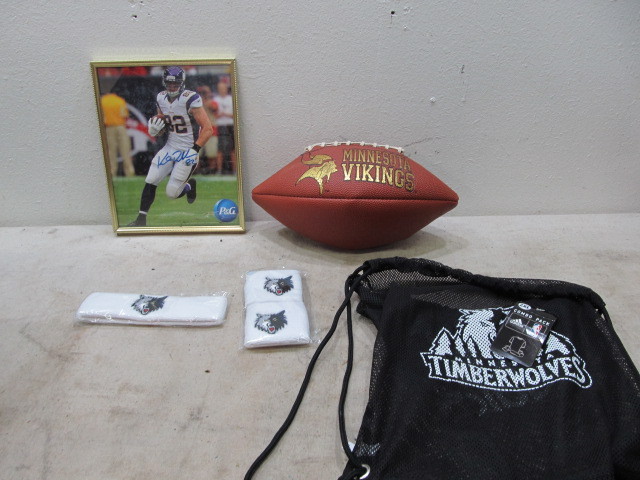 lot 81 image: MN Sports Lot wKyle Rudolph Signed Photo
