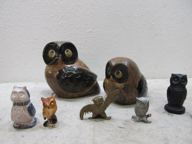 lot 100 image: Lot of Owl Figurines