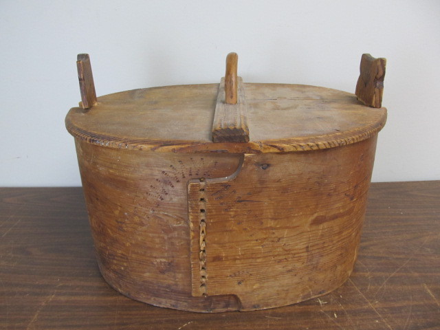 lot 101 image: Orig 19th Century LARGE Bentwood Scandinavian Tine Box