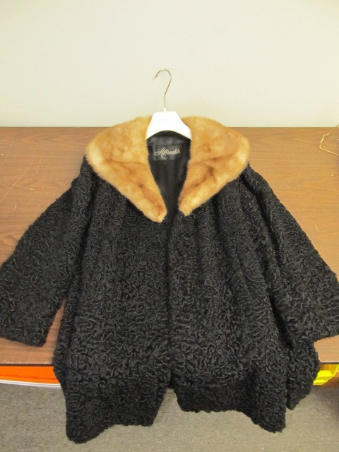 lot 111 image: Vintage Ladies Fur Coat by Albrecht
