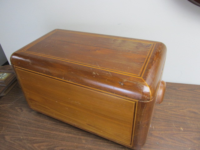 lot 112 image: Vintage Deco Inlaid Wood Trunk