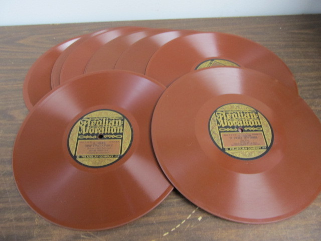 lot 130 image: 10 Antique Aeolian Vocalion Red 78 Records