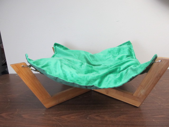 lot 131 image: Floating Dog Bed