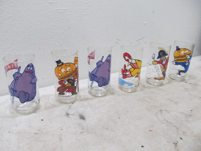 lot 133 image: Set of 6 Vintage 1977 Mcdonalds Glasses