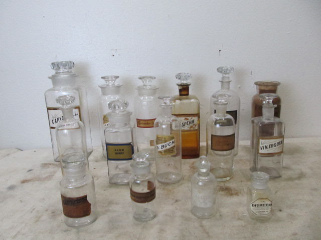 lot 3 image: Large Group of Antique Apothecary Bottles