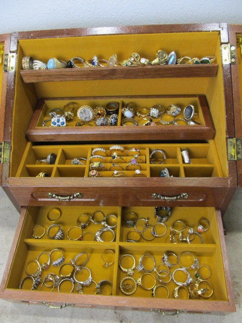 lot 5 image: Jewelry Box FULL of Vintage Rings