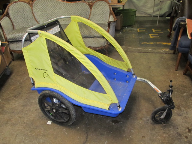 lot 143 image: Burley Cub Bicycle Kids Trailer