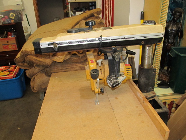 lot 145 image: Working Dewalt Table Saw