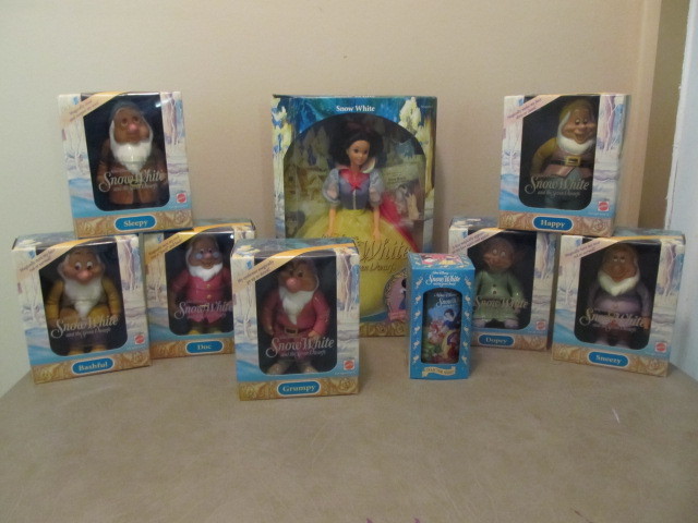 lot 9 image: NEW IN BOX Snow White & The Seven Dwarfs Toys by Mattel