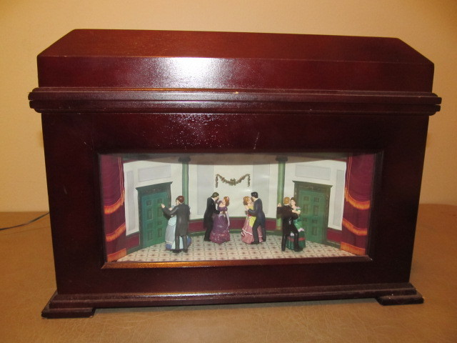 lot 13 image: NICE Mr. Christmas Music Box wDiscs