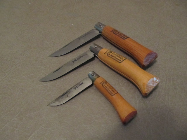 lot 21 image: Set of 3 Vintage Choix Opinel Folding Knives