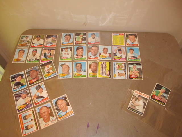 lot 27 image: Group of Old Vintage Baseball Cards
