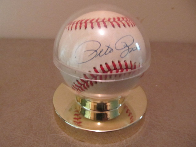 lot 29 image: Authentic Vintage Signed PETE ROSE Baseball