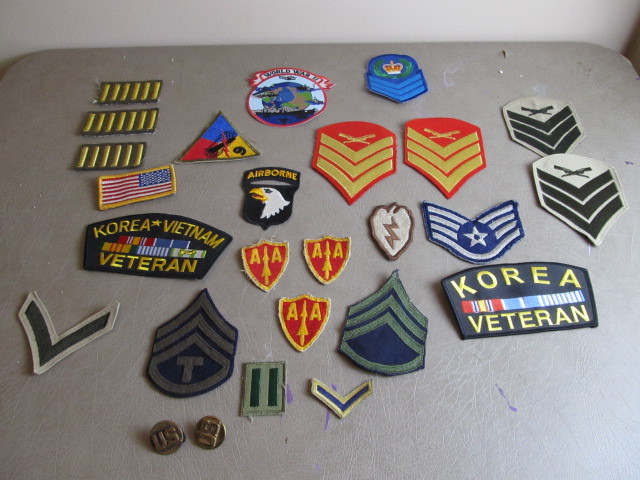 lot 42 image: Lot of Vintage Military Patches